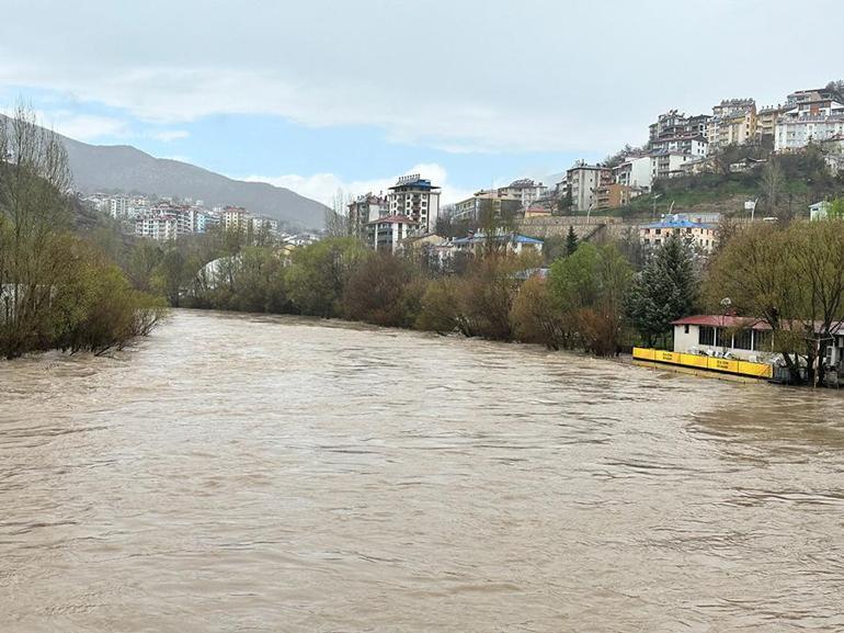 Munzur Çayı taştı, Ovacık yolu kapandı