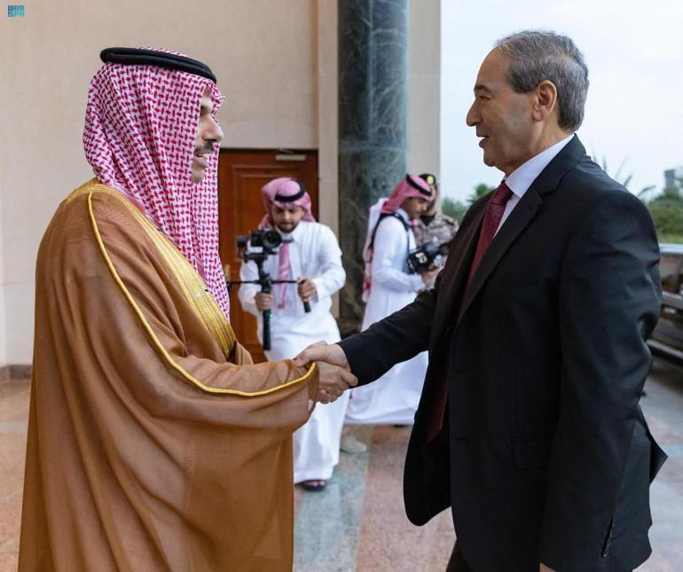 Riyad ve Şam elçilikleri açma kararı aldı