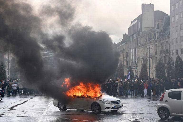 Fransada Macronun emeklilik reformuna karşı gösteriler sürüyor