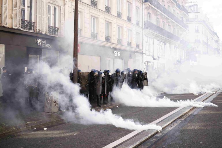 Fransada emeklilik reformuna karşı 12nci kitlesel protesto