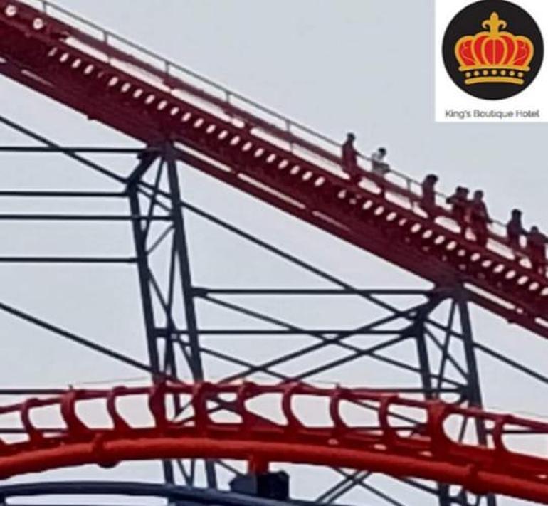 Lunaparkta rüzgar paniği: Acil durum merdivenlerinden tahliye edildiler