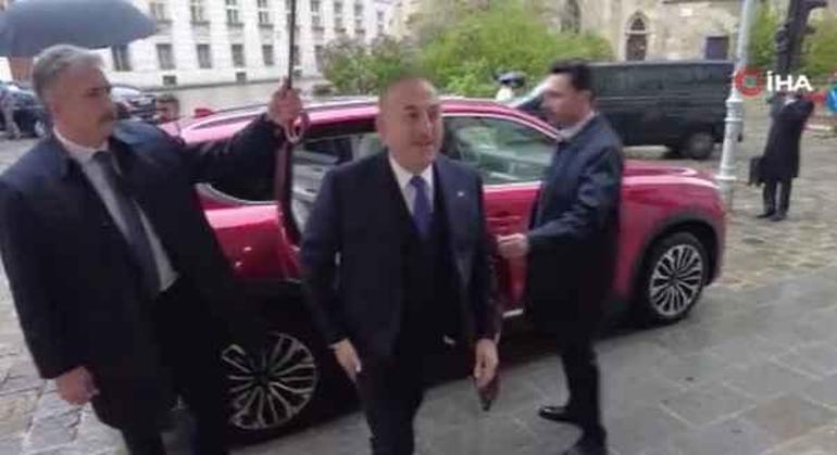 Togg Viyanada: Bakan Çavuşoğlu, Avusturyalı mevkidaşıyla görüşmeye Togg ile gitti