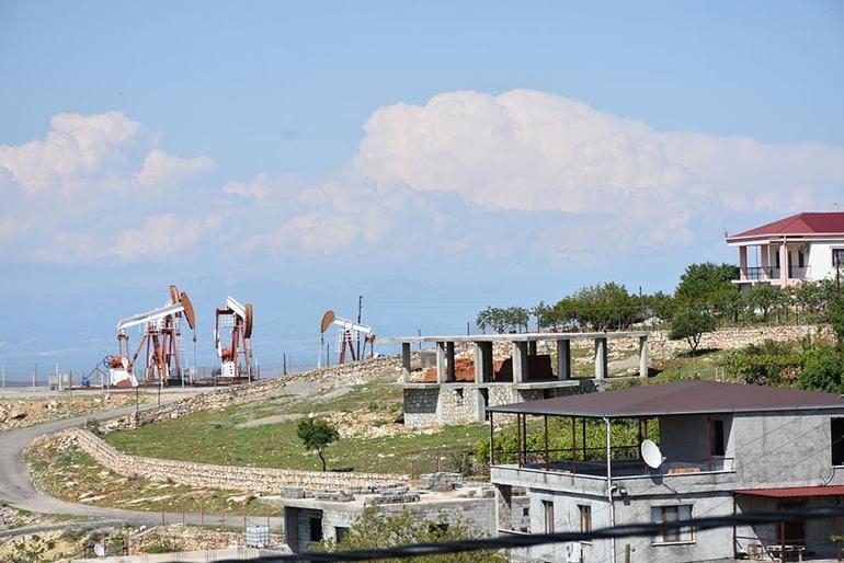 Baba ve oğlunun emekli olduğu petrol kuyusu 75 yıldır üretimde