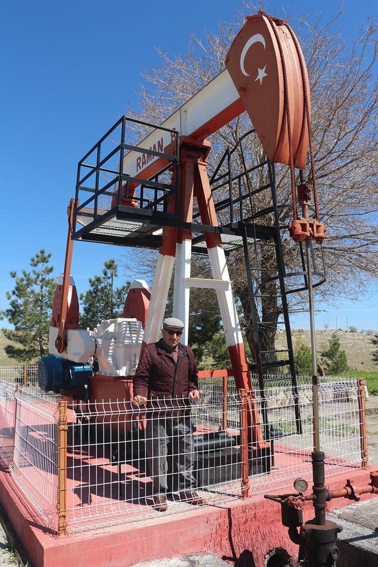 Baba ve oğlunun emekli olduğu petrol kuyusu 75 yıldır üretimde