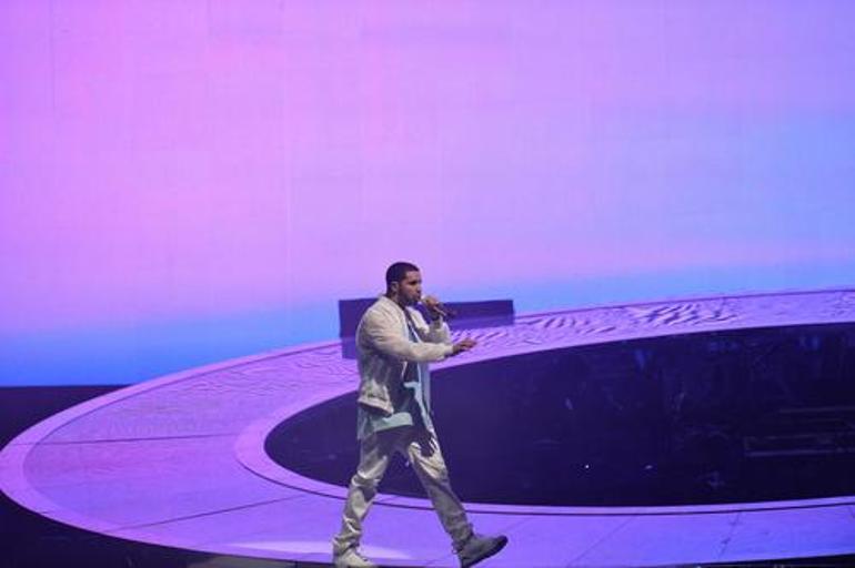 Yapay zeka, Drake ve The Weekndin sesiyle şarkı yaptı