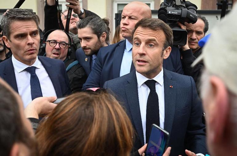 Macron, emeklilik reformu sonrası ilk gezisinde yuhalandı