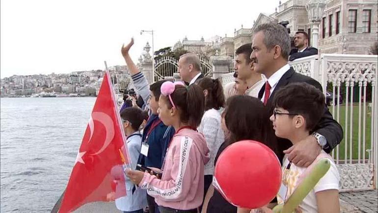 Cumhurbaşkanı Erdoğan, İstanbul Boğazında TCG Anadolu gemisini uğurladı