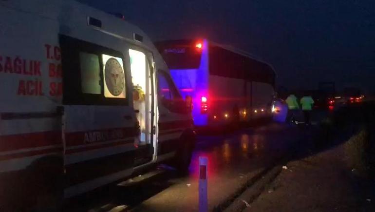 Son dakika: Balıkesirde otobüs TIRa çarptı: 33 yaralı