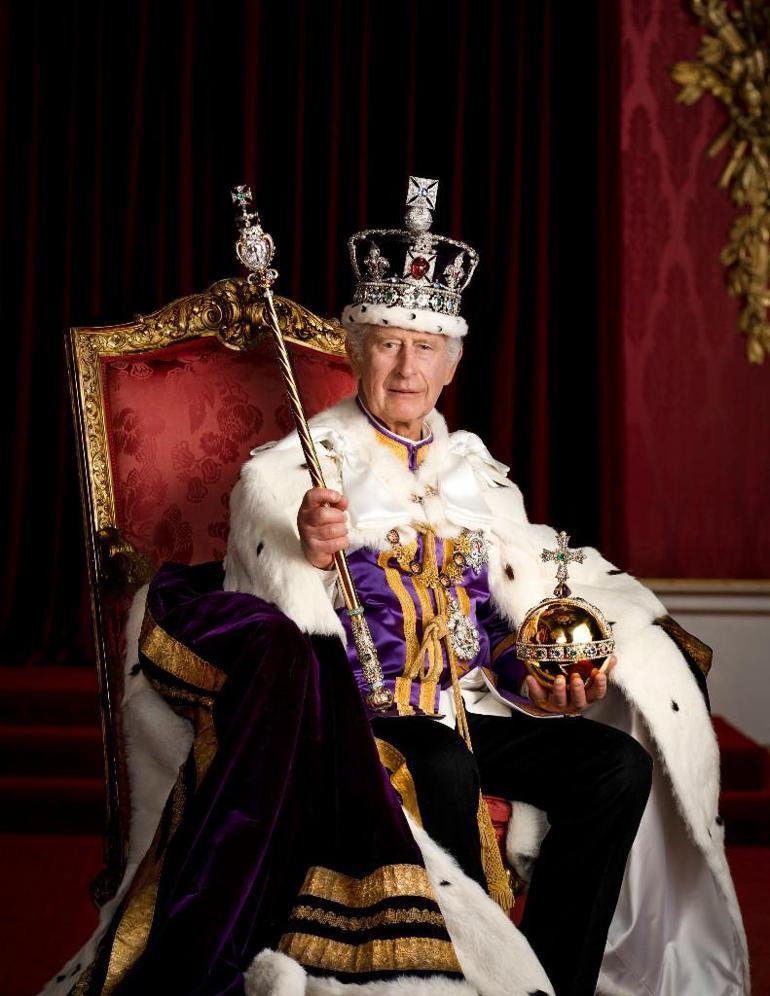 ‘Daraltılmış monarşi’: Kral 3. Charles’ın aile fotoğrafında dikkat çeken detaylar