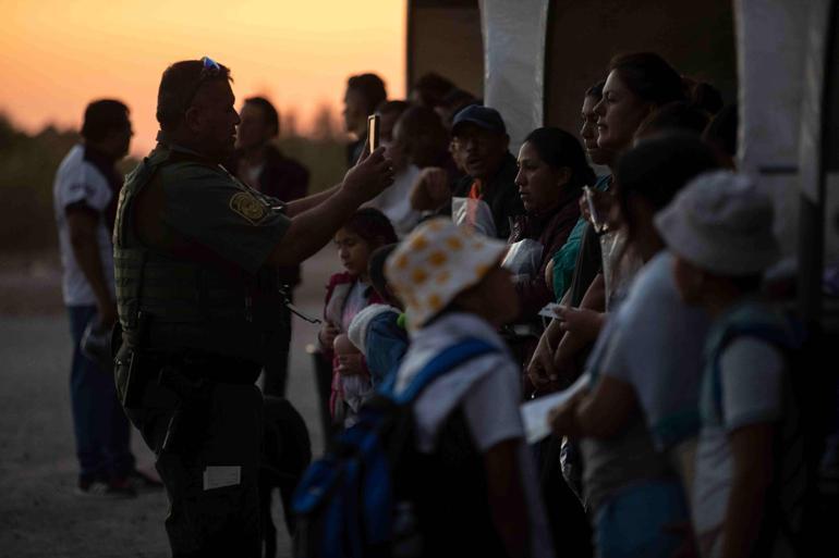 Yasal düzenleme sona erdi: Binlerce göçmen ABD-Meksika sınırında