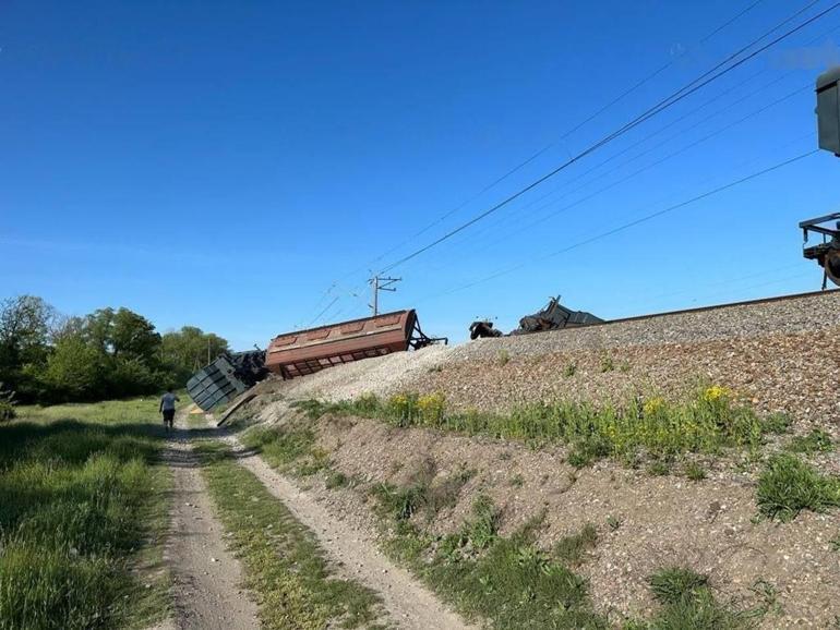 Kırımda tahıl yüklü trenin vagonları raydan çıktı