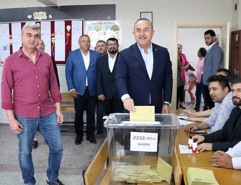 Bakan Çavuşoğlu: Demokratik seçimler dünyaya ders verdi