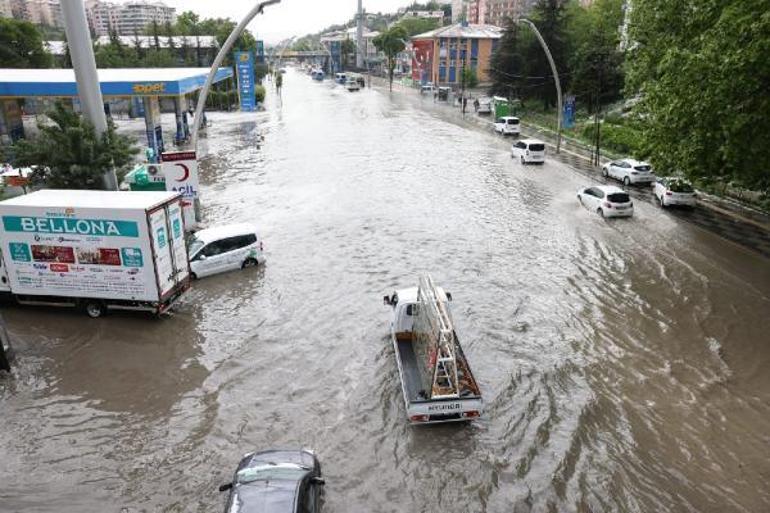 Ankarayı bir kez daha sel, dolu vurdu Yollar göle döndü, ev ve iş yerlerini su bastı