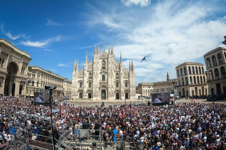 Berlusconi için Milanoda cenaze töreni: Naaşı yakılacak, külleri villasında saklanacak