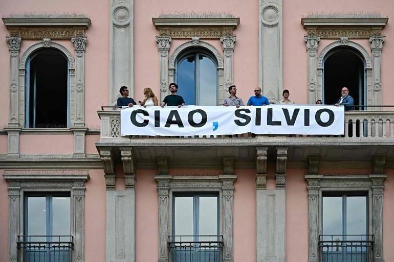 Berlusconi için Milanoda cenaze töreni: Naaşı yakılacak, külleri villasında saklanacak