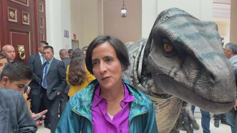 Dinozor Kolombiya Kongresini bastı