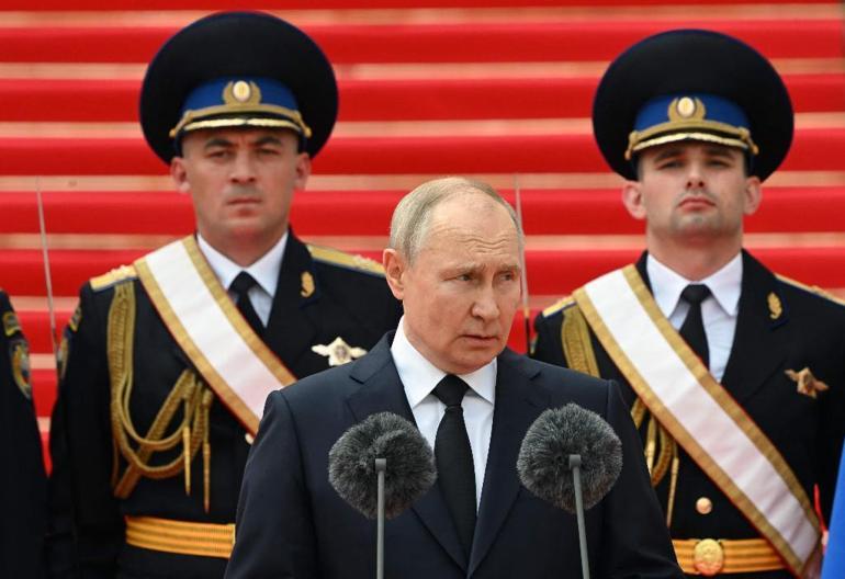 Putin’den askerle gövde gösterisi