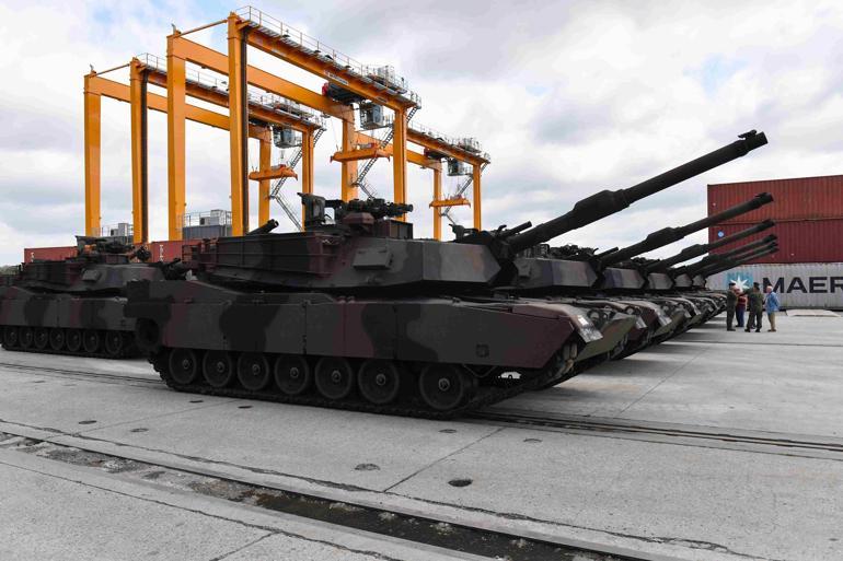 Polonya ordusu, 14 Abrams tankını teslim aldı