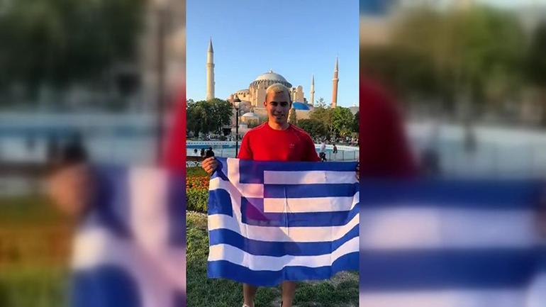 Yunan bayrağıyla Ayasofya önünde provokasyon yaptı