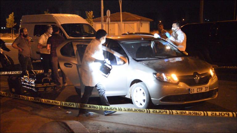 Otomobilde bıçaklanmış halde bulundu