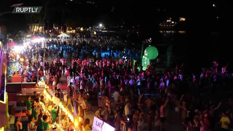 Taylandın Dolunay Festivali renkli görüntülere sahne oldu