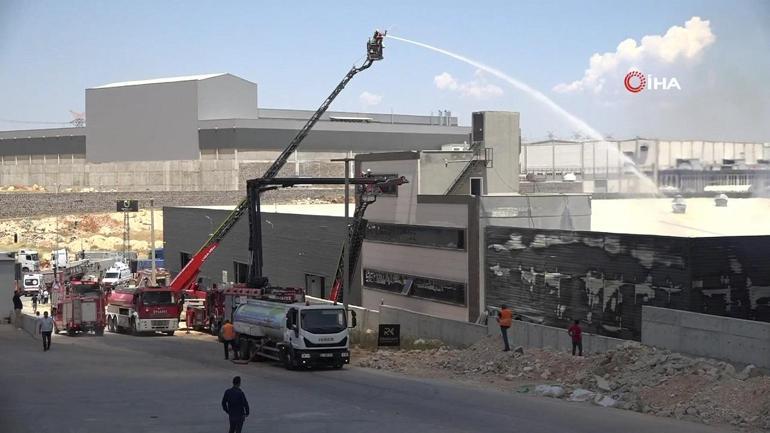 Gaziantep’te depodaki yangın fabrikayı küle çevirdi