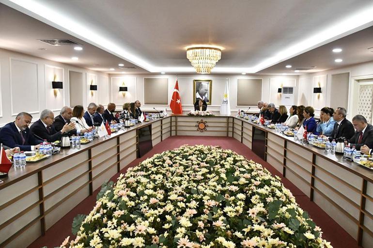 Meral Akşener yeni A Takımını topladı