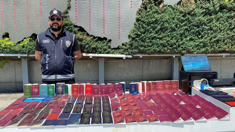 İstanbulda operasyon: Yüzlerce sahte kimlik ve pasaport ele geçirildi