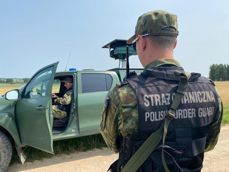 Polonya, Belarus sınırında güvenliği artırıyor