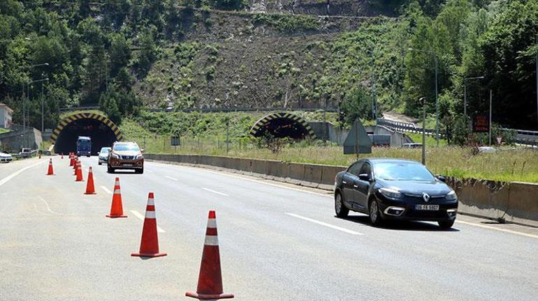 Heyelandan temizlenen Bolu Dağında ulaşım normale döndü