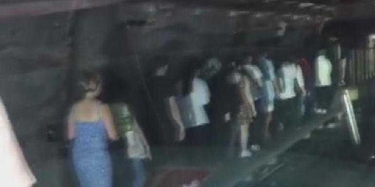 Metro hattı arızalandı, yolcular tahliye edildi