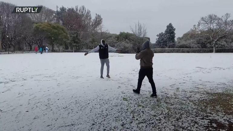 Güney Afrikada 11 yıl sonra kar yağdı