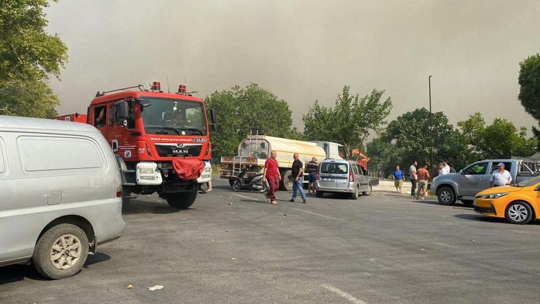 Çanakkaledeki orman yangını: Rüzgarın etkisiyle alevler büyümeye başladı