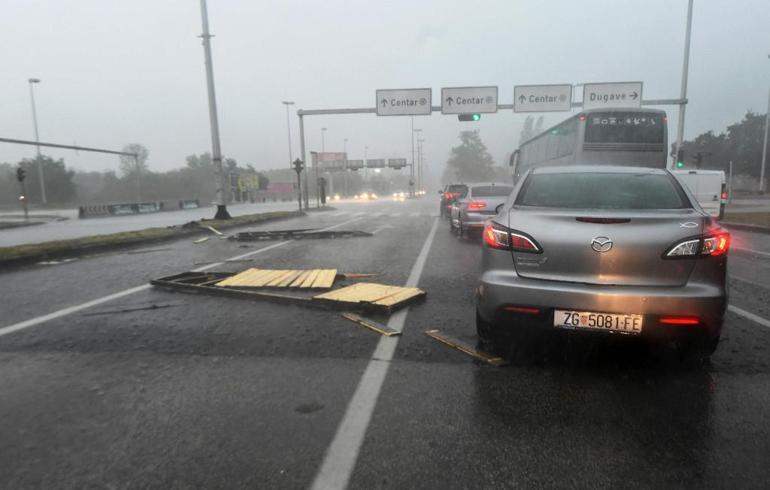 Balkanlar’da şiddetli fırtına: 6 ölü