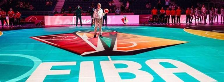 FIBA ilk kez cam zeminli sahayı kullandı
