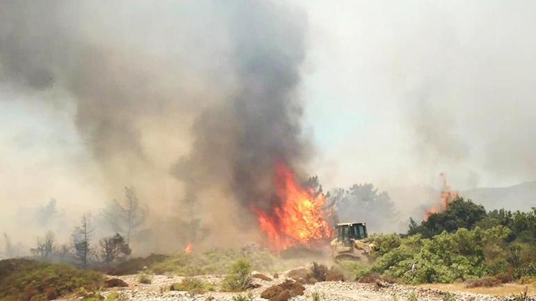 SON DAKİKA: Rodos Adası alev alev yanıyor CNN TÜRK o noktada...