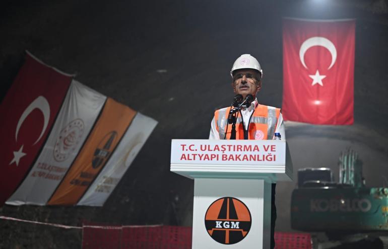 Yüksekova-Yeniköprü Tünelinde ışık göründü