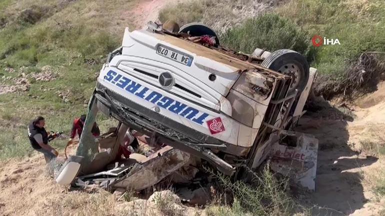 SON DAKİKA: Karsta yolcu otobüsü viyadüğe yuvarlandı: Ölü ve yaralılar var...