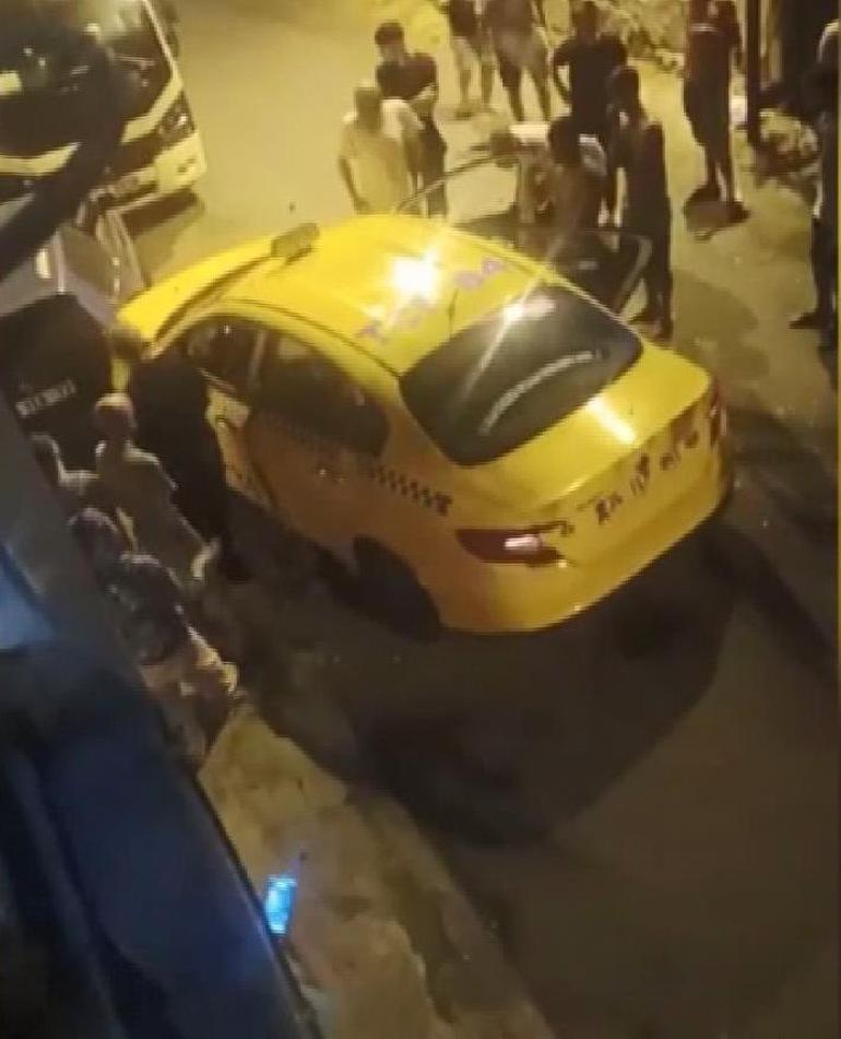 İstanbul Gaziosmanpaşada taksiye kurşun yağmuru: Şoför hayatını kaybetti