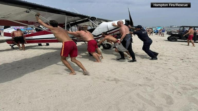 ABD’de afiş taşıyan uçak kalabalık plaja düştü