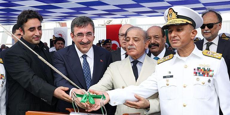 Pakistan MİLGEM Projesinin son gemisi PNS TARIQ suyla buluştu