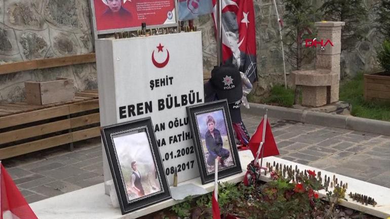 Eren Bülbül şehadetinin yıl dönümünde mezarı başında anıldı