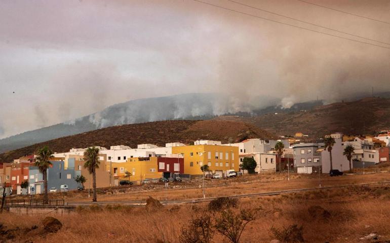 Tenerife alevlere teslim: 3 bin hektarlık alan küle döndü