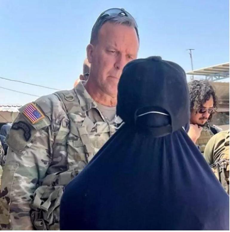 ABDli orgeneral DEAŞ kampında Fotoğrafları resmi site yayınladı