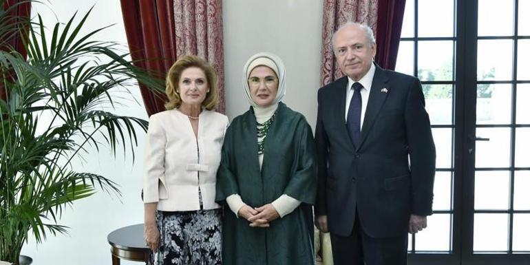 Emine Erdoğan, görev süresi dolacak büyükelçi ve eşleriyle görüştü