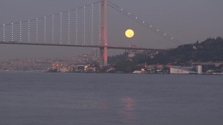 İstanbul’da “Mavi Ay” manzaraları