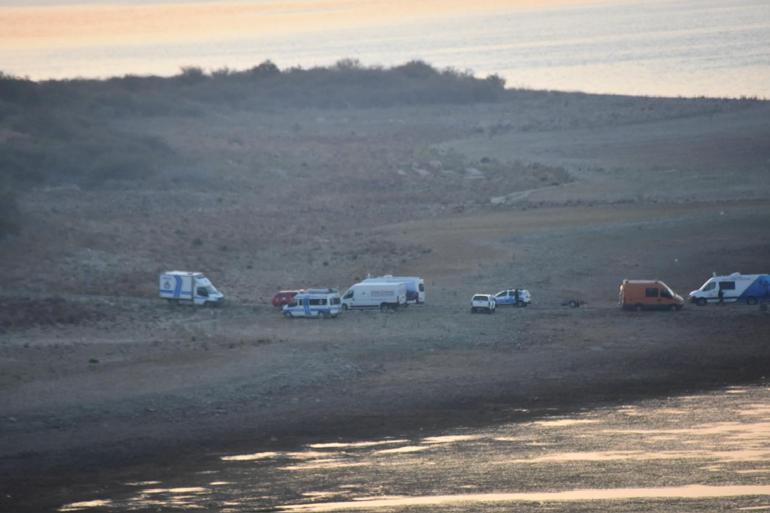 Bakan Yumaklı: İzmirde yangına müdahale eden bir helikopter baraja düştü