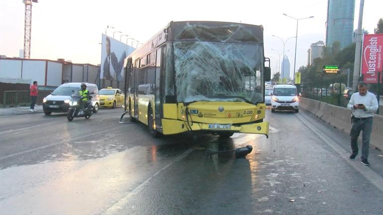 Kadıköyde trafiği kilitleyen kaza 2 şerit kapatıldı
