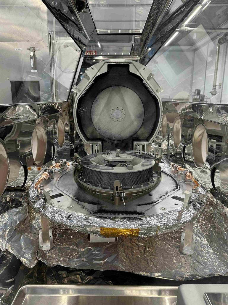 Kapak açıldı, gizemli toz bulundu: NASAda Bennu asteroidi araştırmalarını durduran keşif