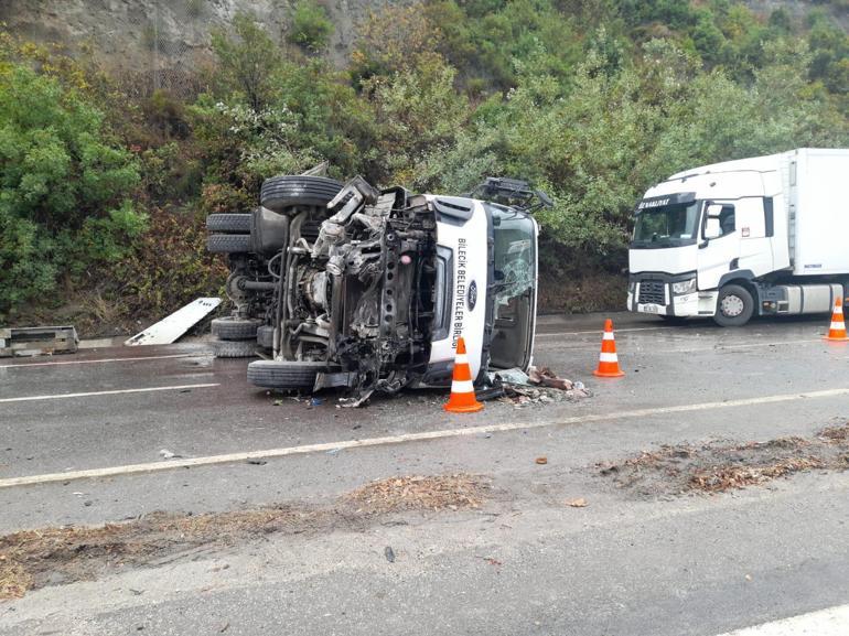 Sakarya’da zincirleme kaza: İki istikamette de yol trafiğe kapatıldı